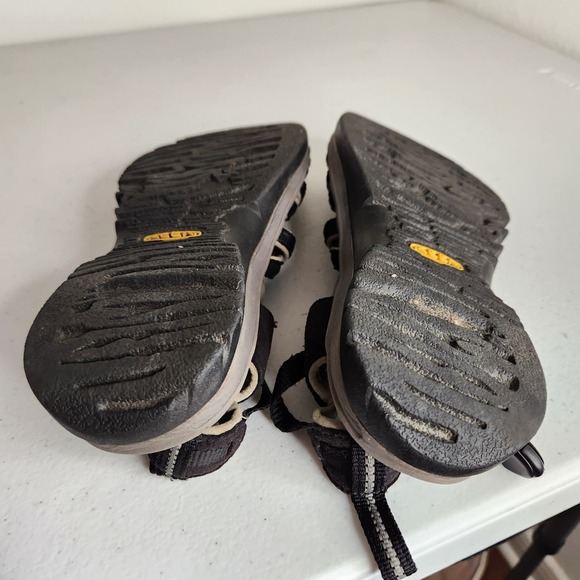 KEEN Women's Whisper Closed Toe Sport Sandals 8 Black - Picture 6 of 9